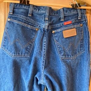 Wrangler High Rise Straight Leg Western Jeans 100% Cotton fits size 27
